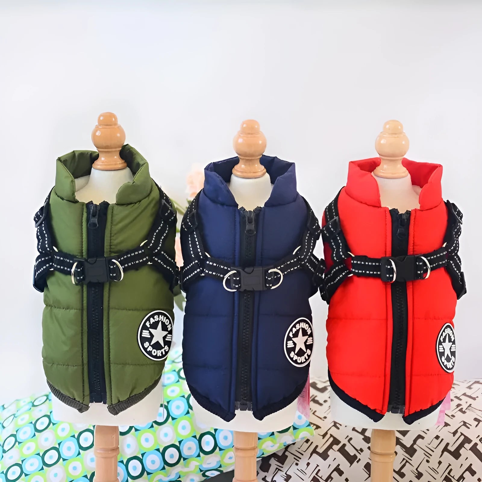 Waterproof dog coat with integrated harness in rain silk fabric for medium to large breeds