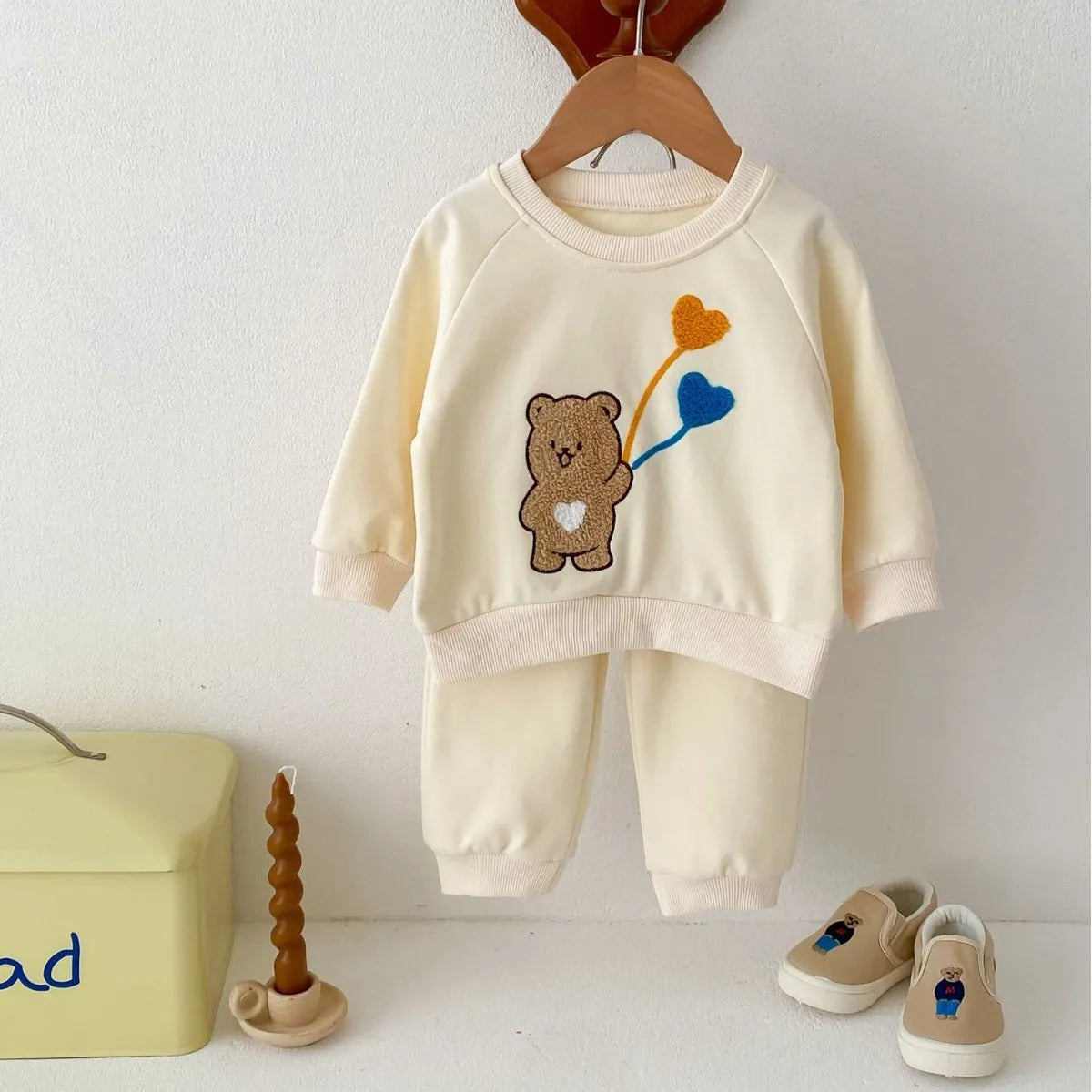 Baby suit in light beige with cute bear ball pattern, long-sleeved sweater and matching trousers, cotton fabric