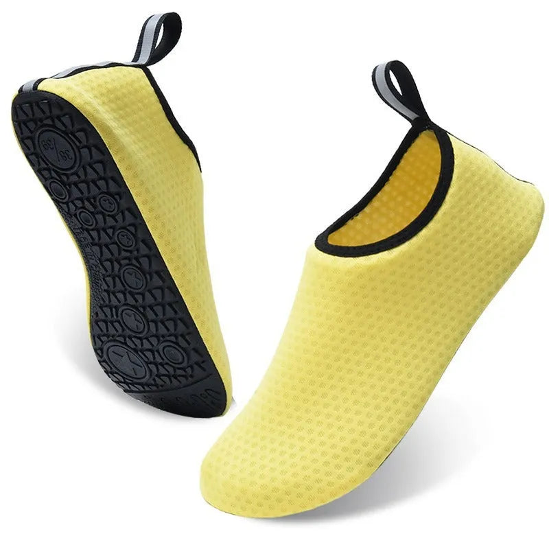 Adult unisex non-slip beach shoes in mesh fabric with elastic band and TPR sole.
