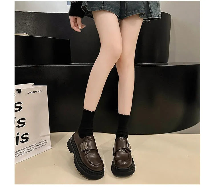 Women's chunky heel shoes with square heel and cross strap in British style, black microfiber upper, round toe