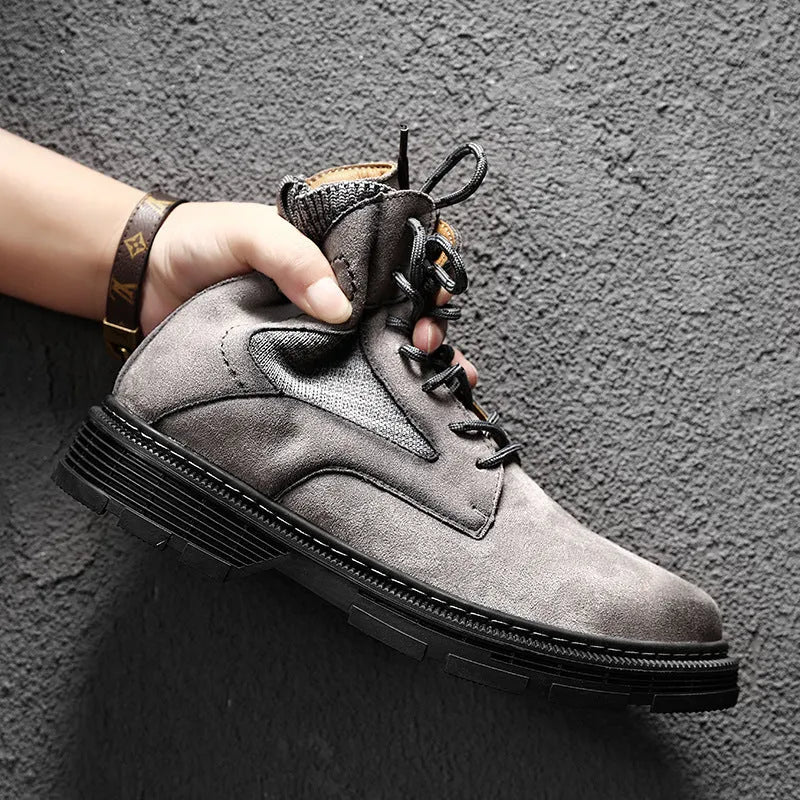 Men's ankle-high Martin boots in frosted sand-colour leather with a round toe and thick rubber sole.
