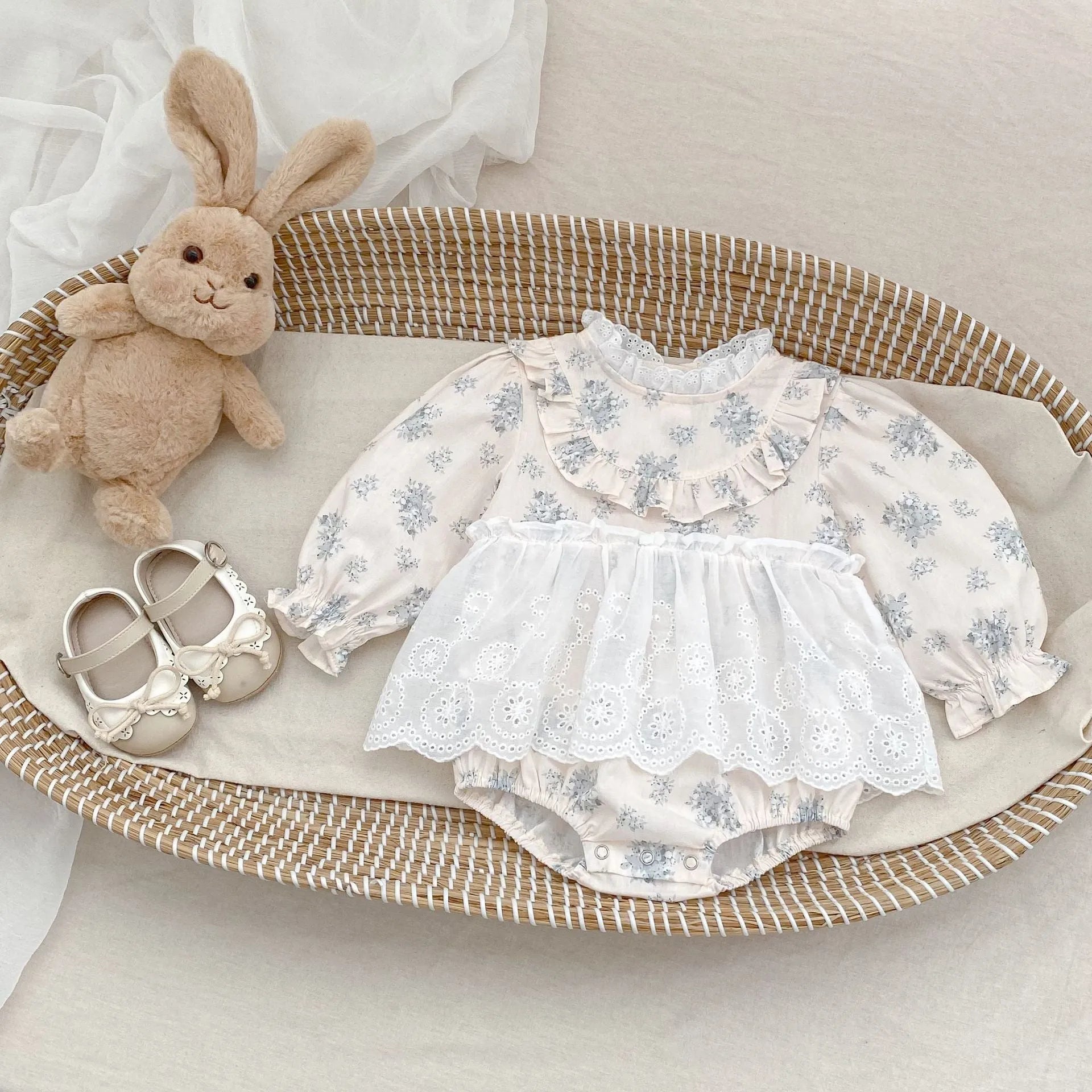Apricot cotton baby bodysuit jumpsuit with sweet cutout lace print, triangle pullover style suitable for 66cm to 100cm height