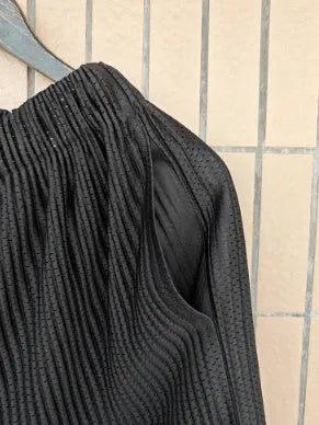 Draping effect elastic waist tie hole mesh casual pleated shorts in black