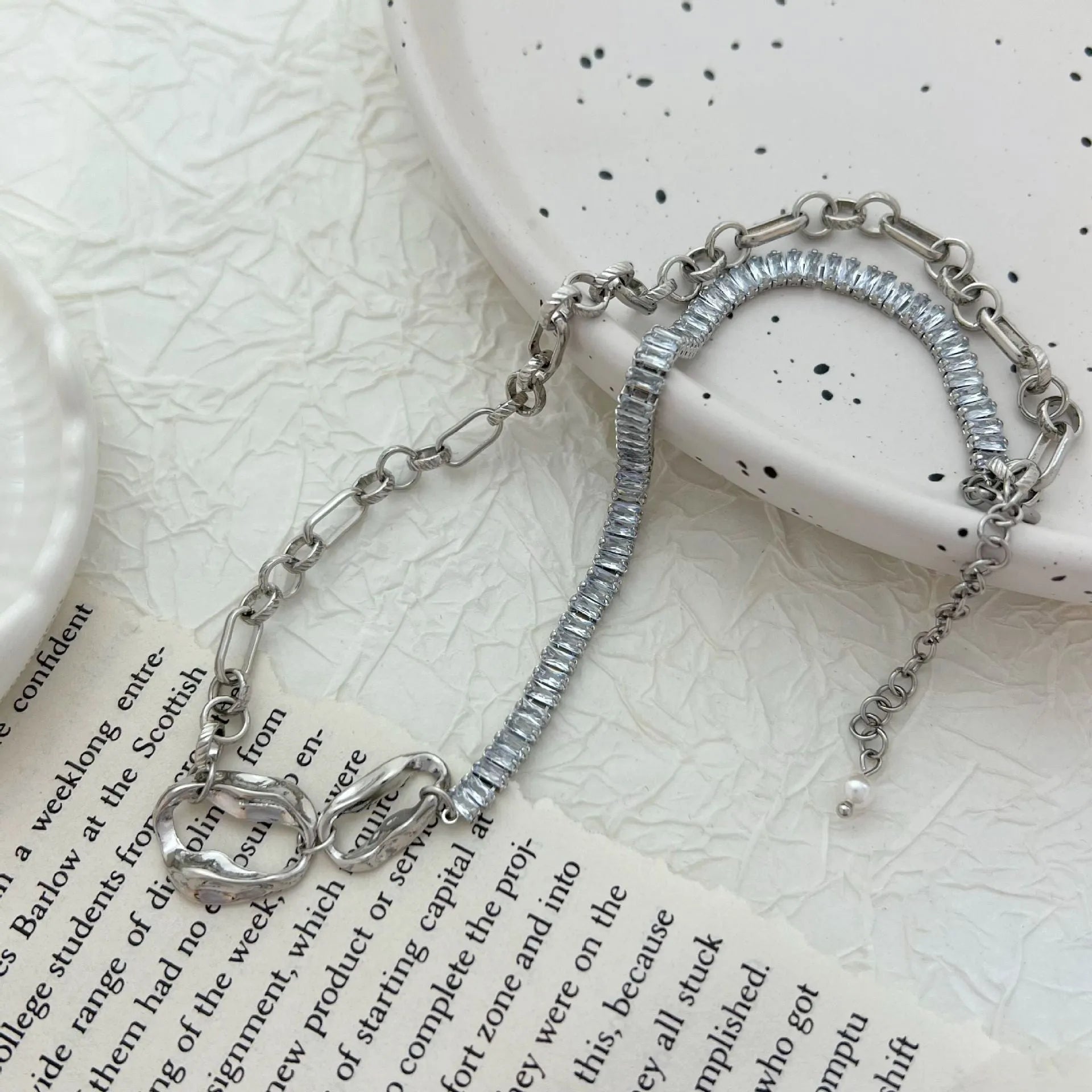 Women's irregular buckle alloy necklace with geometric quadrilateral pendant zircon stitching cold style light luxury