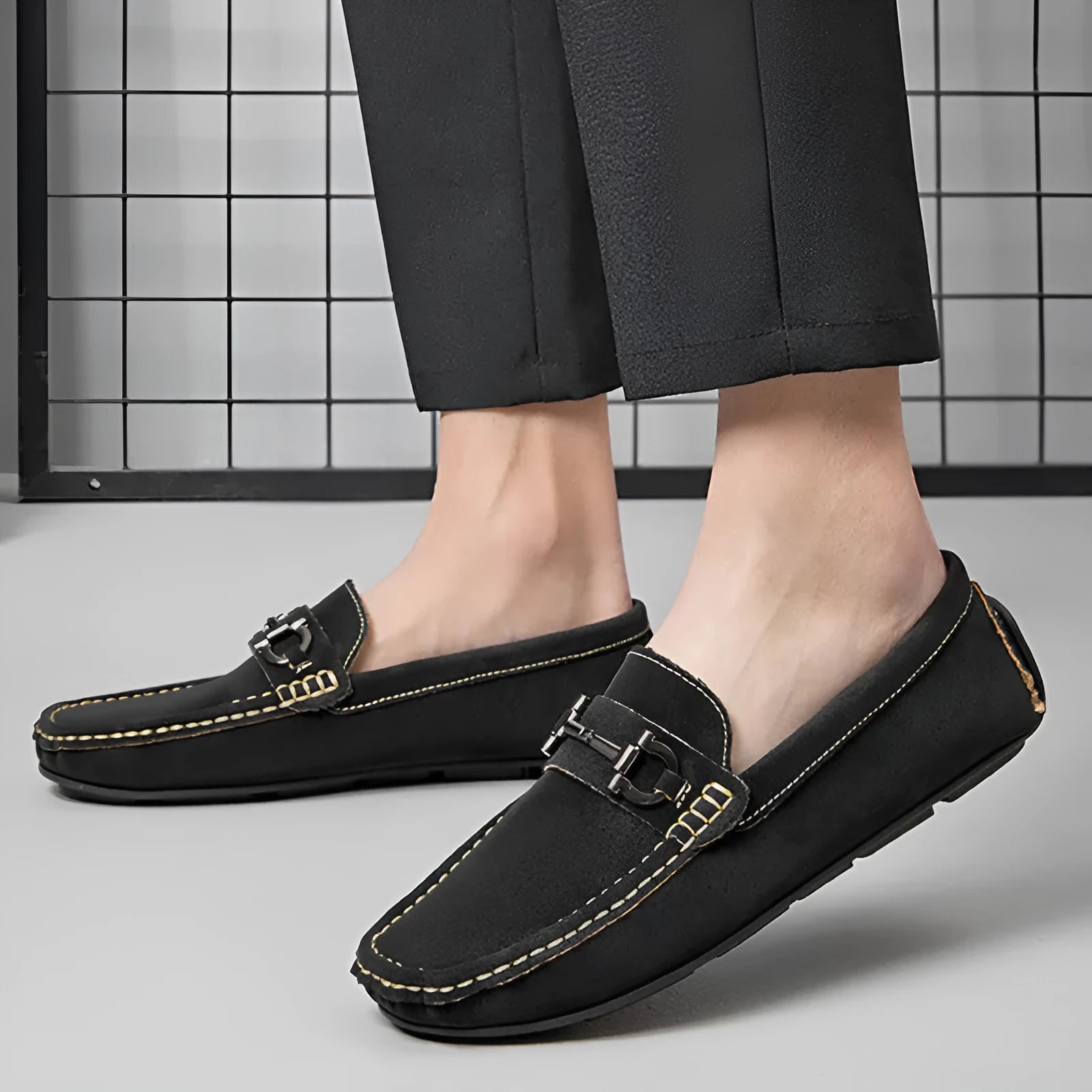 Men's casual leather loafers in black brown beige with round toe and rubber sole