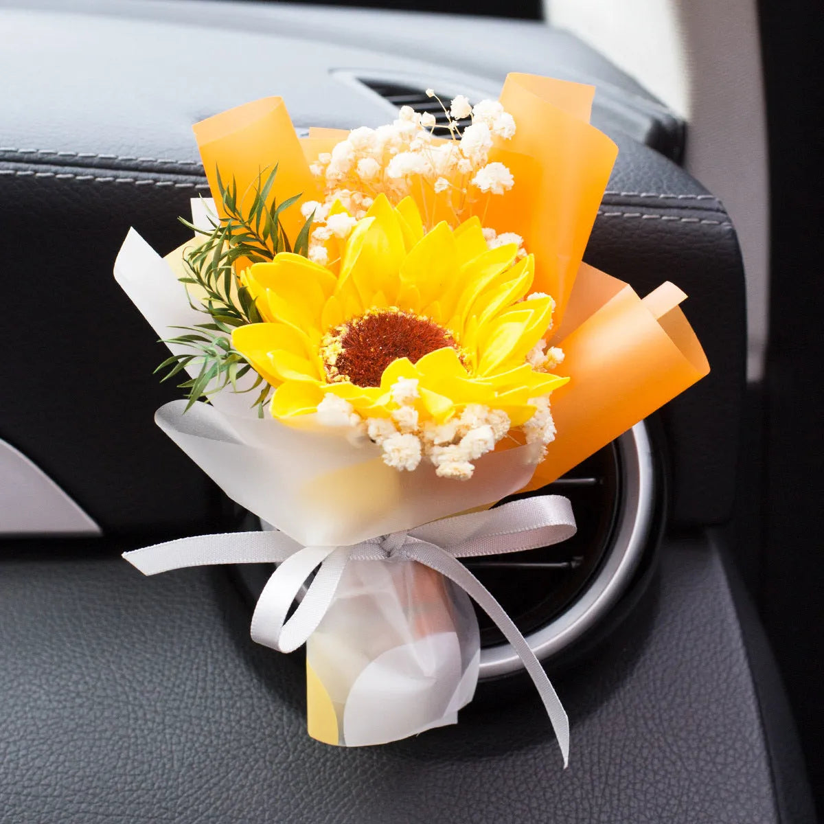 Dried flower bouquet and fragrance slices for car air outlet mounting