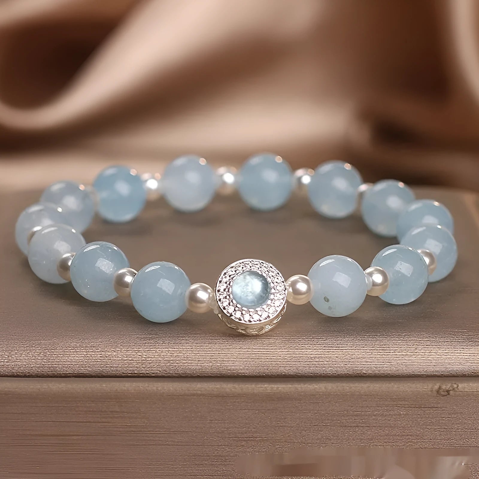 Natural aquamarine crystal bracelet for women in sky blue light luxury minority style