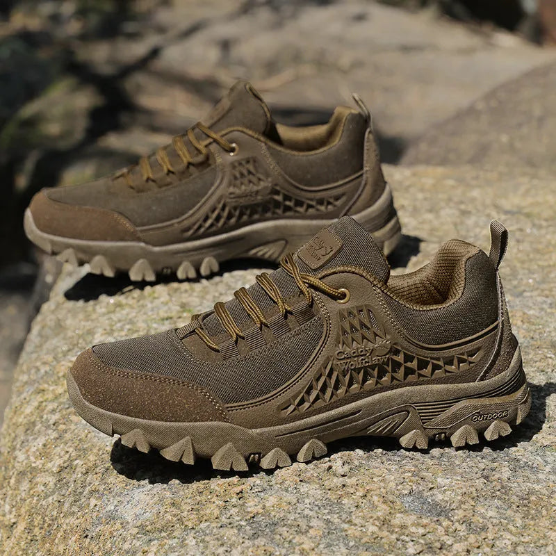 Men's hiking shoes in khaki, low top, PU mesh upper, non-slip platform sole, lace-up closure