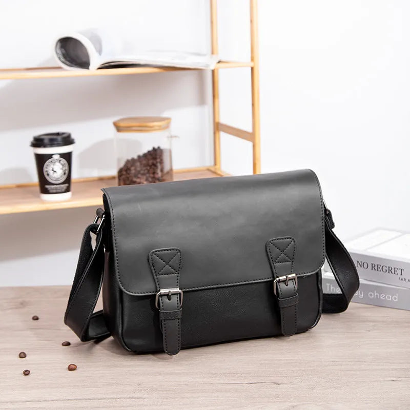 Fashion men's retro large-capacity backpack in solid colour, made from pu leather, available in black or brown