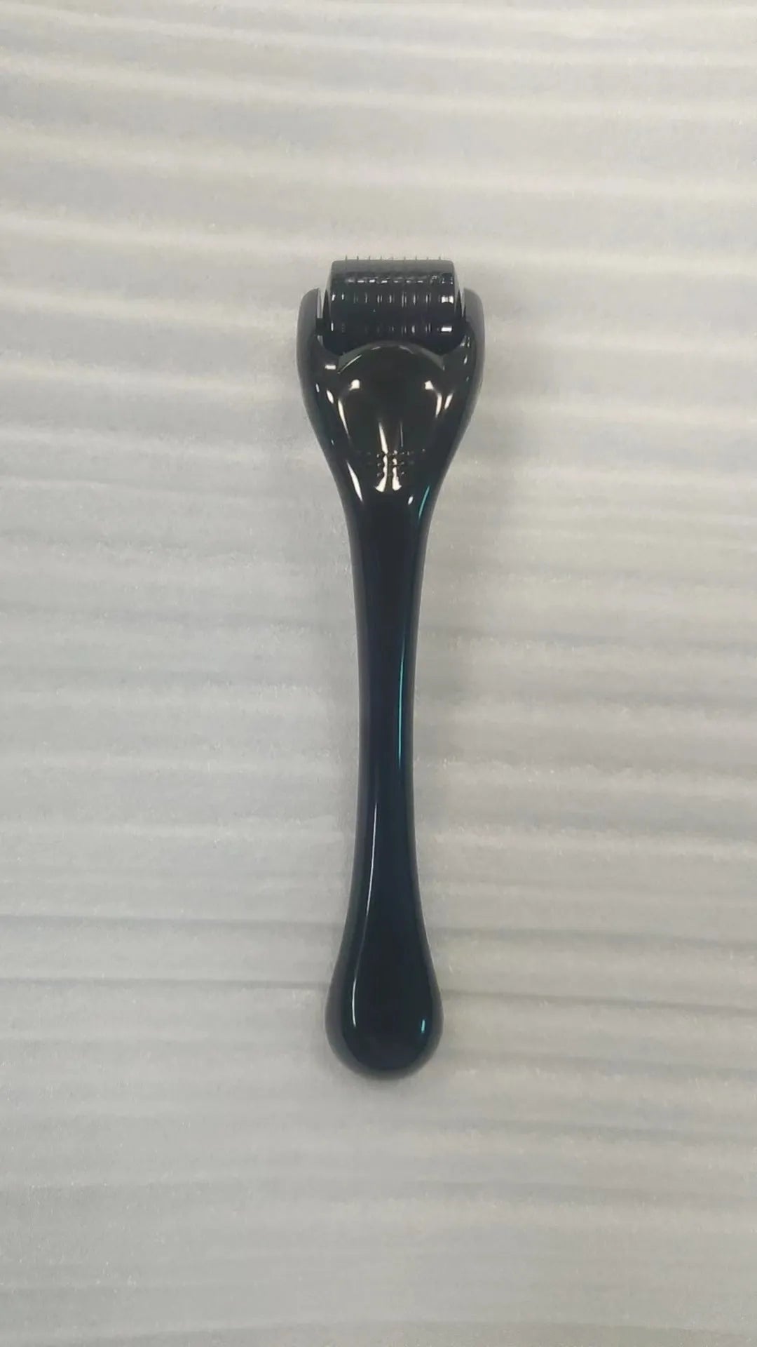 540 micro needle roller derma tool with PC construction showing needle wheel detail