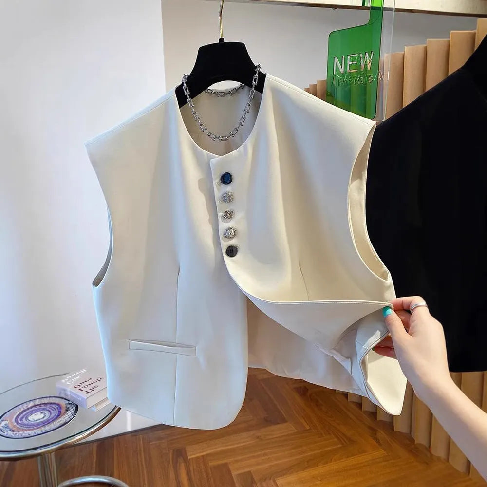 Loose-fitting beige waistcoat dress with bandage style, pockets, and a short 40cm length on a hanger.