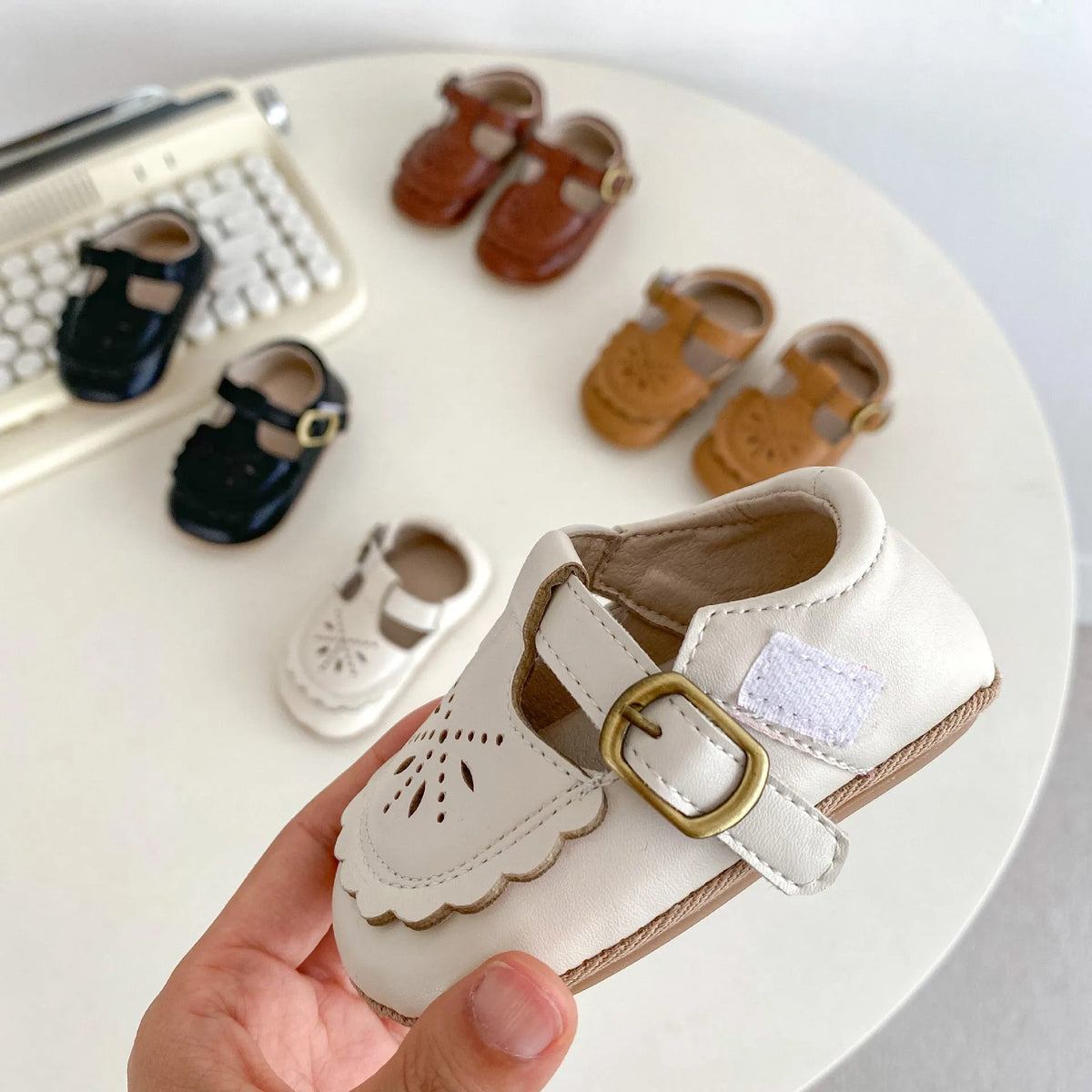 Girls' hollow-out summer shoes with rubber sole and buckle fastening, sizes 11-13cm