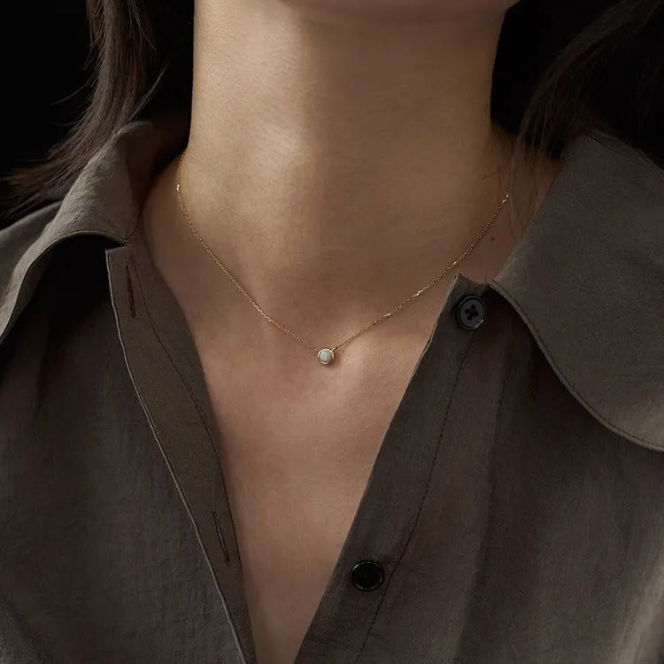 Geometric oval jelly opal pendant necklace in silver with gold plating
