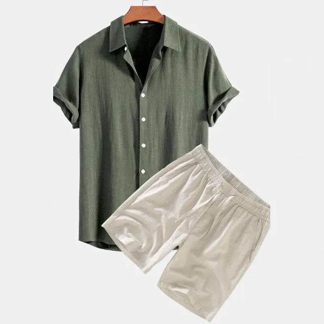 Men's solid colour short-sleeved shirt and matching shorts casual suit set.