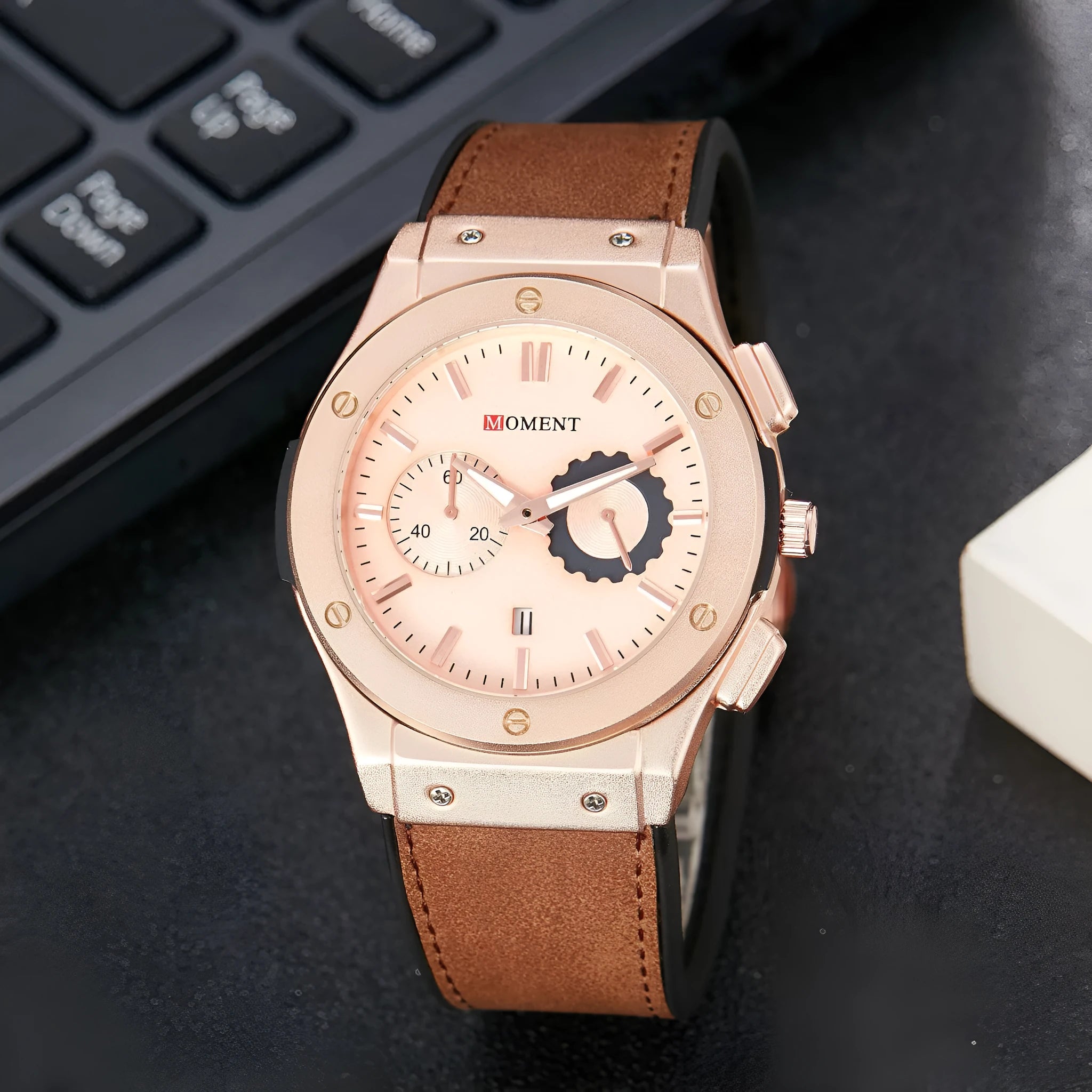 Sports calendar quartz watch with 40mm dial, 11mm thickness, 50m water resistance, stainless steel buckle, black dial