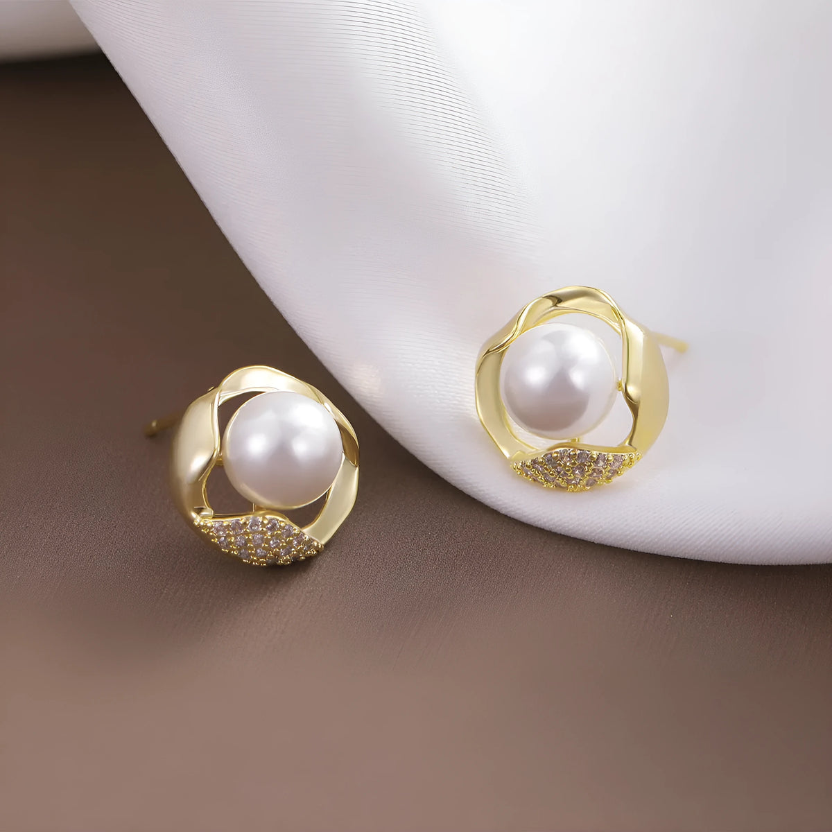 Beizhu gold plated earrings with white zircon stones and high colour preserving finish