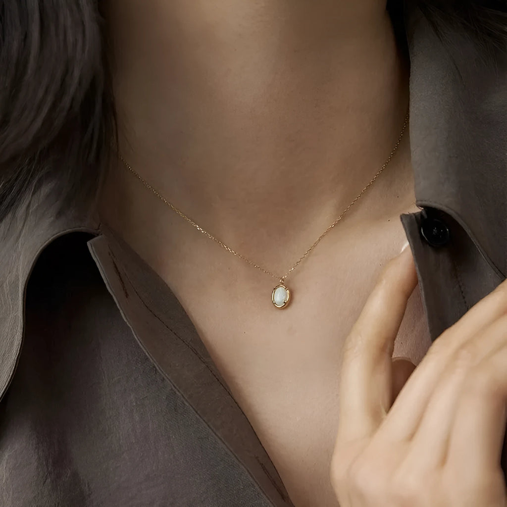Geometric oval jelly opal pendant necklace in silver with gold plating