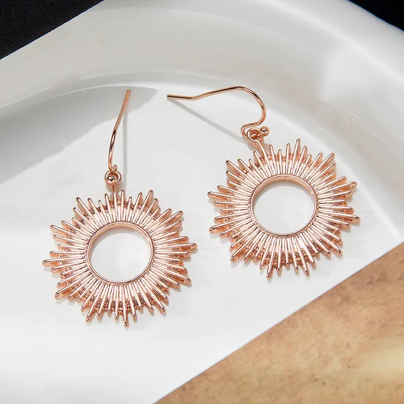 Retro new-style ring hollow-out distressed earrings in electroplated alloy, geometric shape, one pair