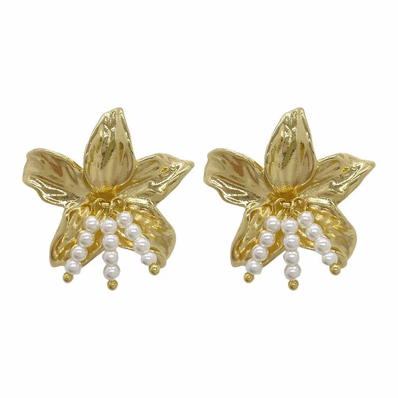 Golden metal flower earrings with exaggerated design and personalised pearl elements