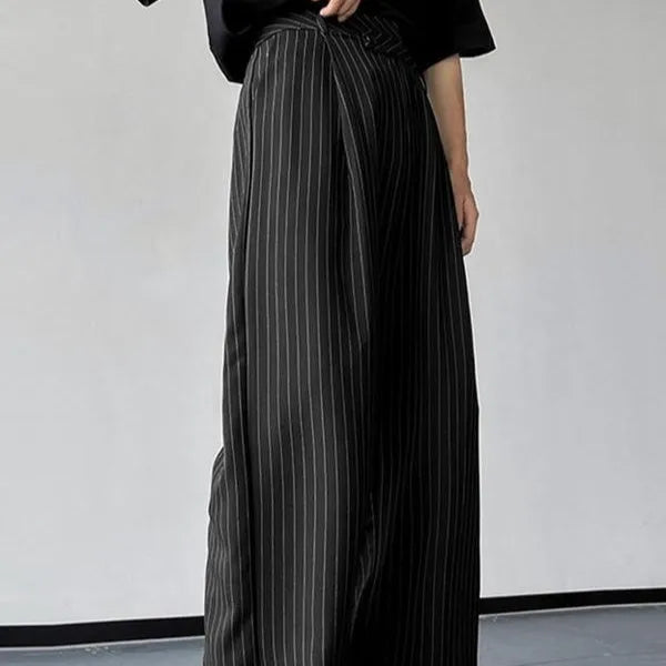 Black men's casual trousers with vertical stripes and front pleats on a high elasticity fabric.