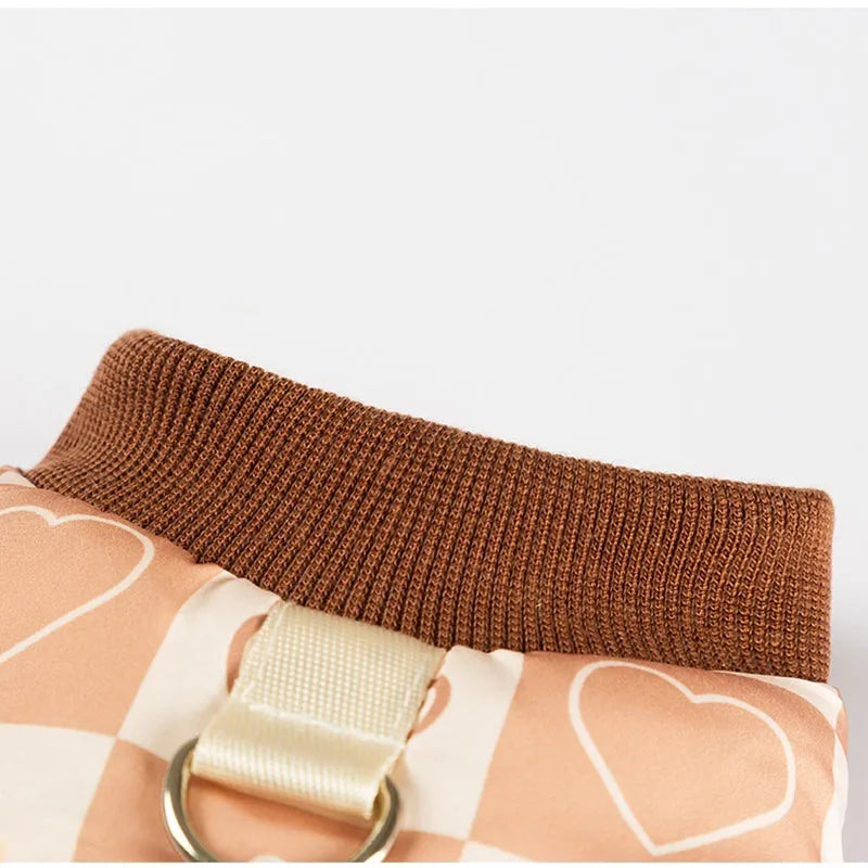 Quilted pet vest with warm brown bear and heart prints, integrated leash ring, designed for dogs and cats in autumn and winter.
