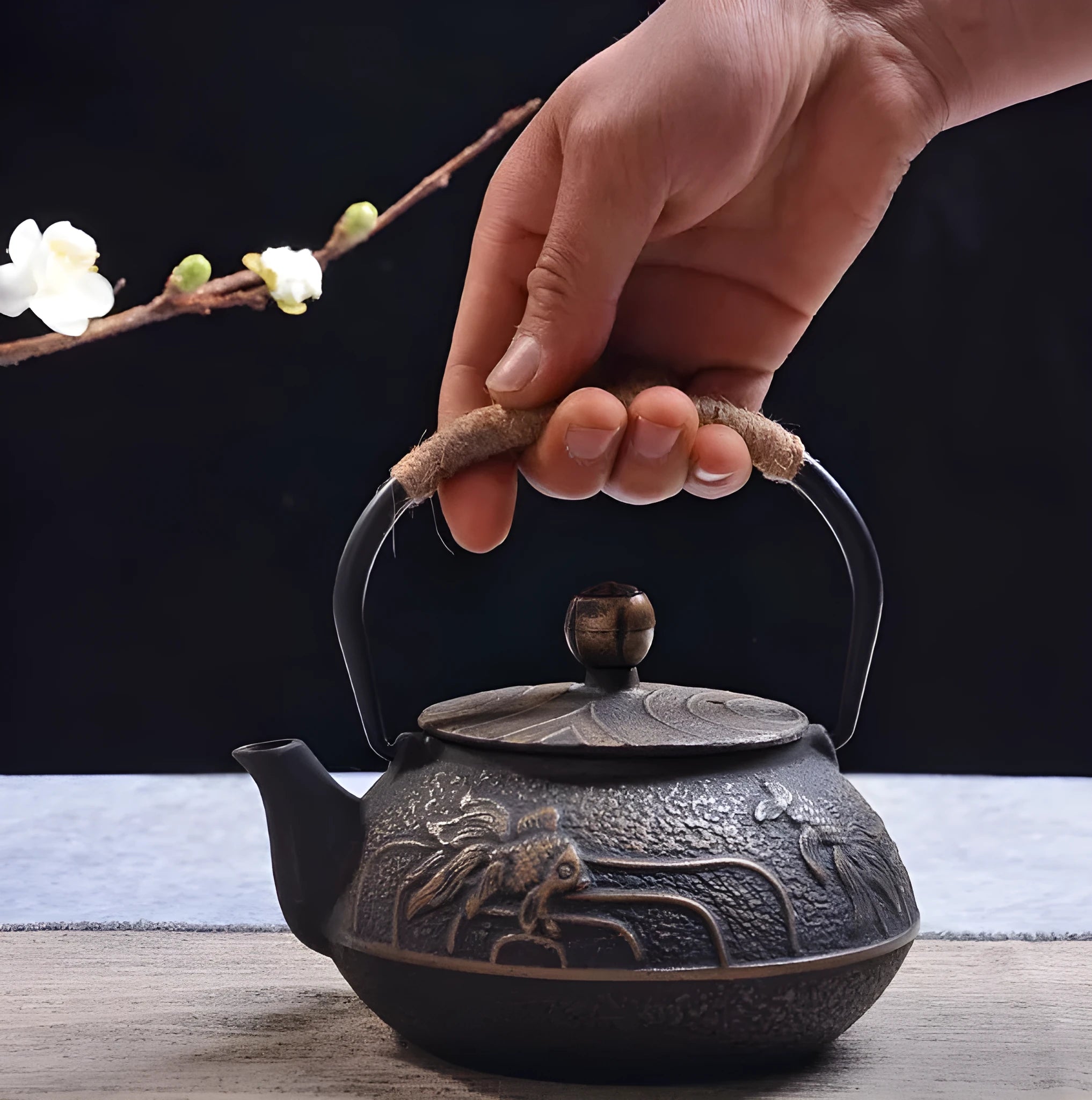 Japanese style cast iron teapot with decorative patterns in 0.9 litre capacity