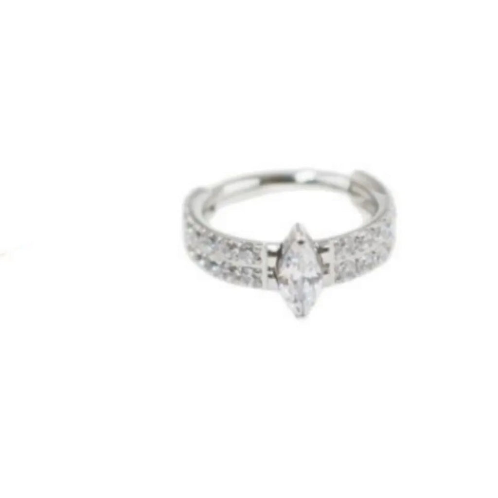 Titanium steel heart-shaped zircon earrings in gold or silver colour with 1.2x8mm measurements