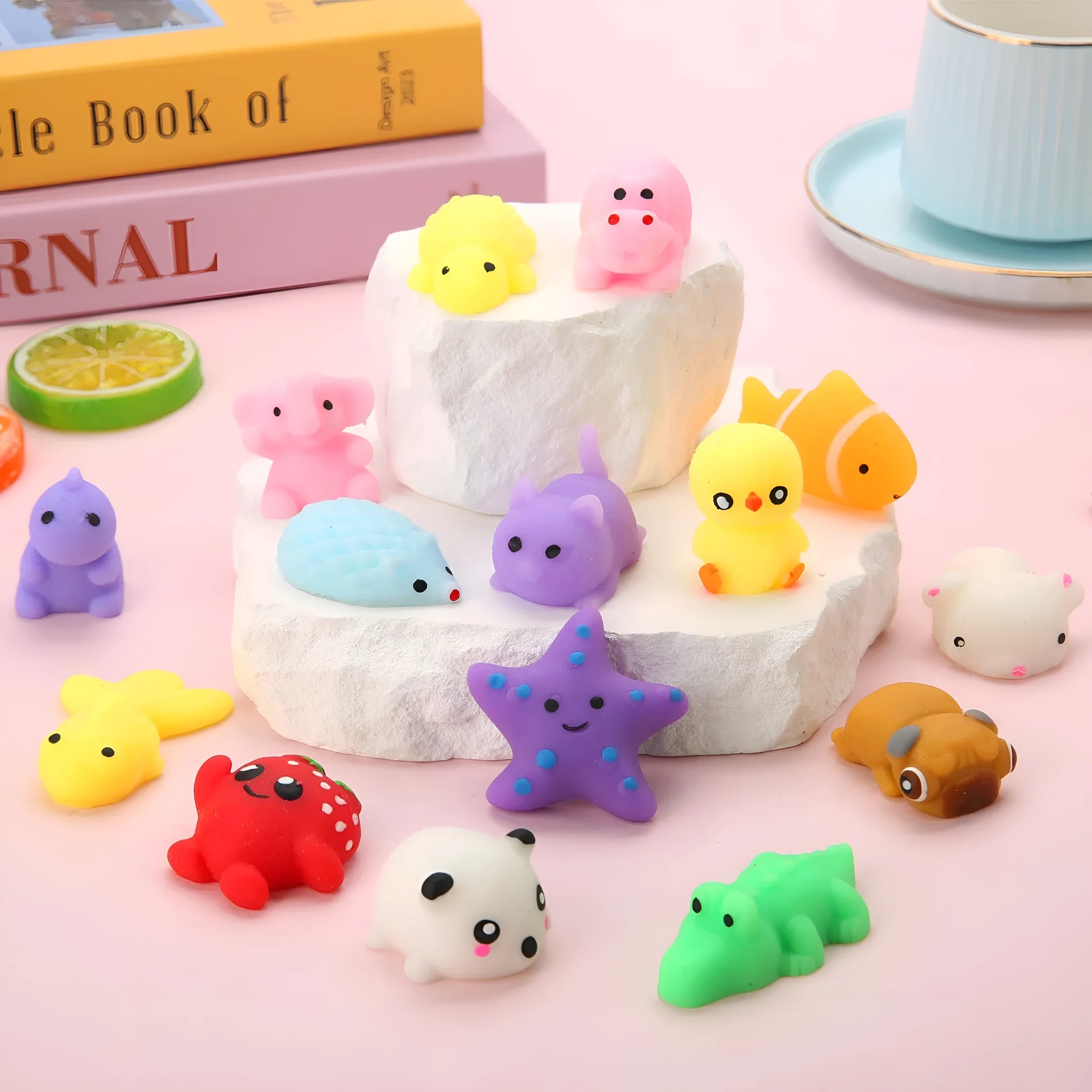 Mini cat's paw squeezing toy in Animal Little Biga colour, TPR material, small nose pendant design