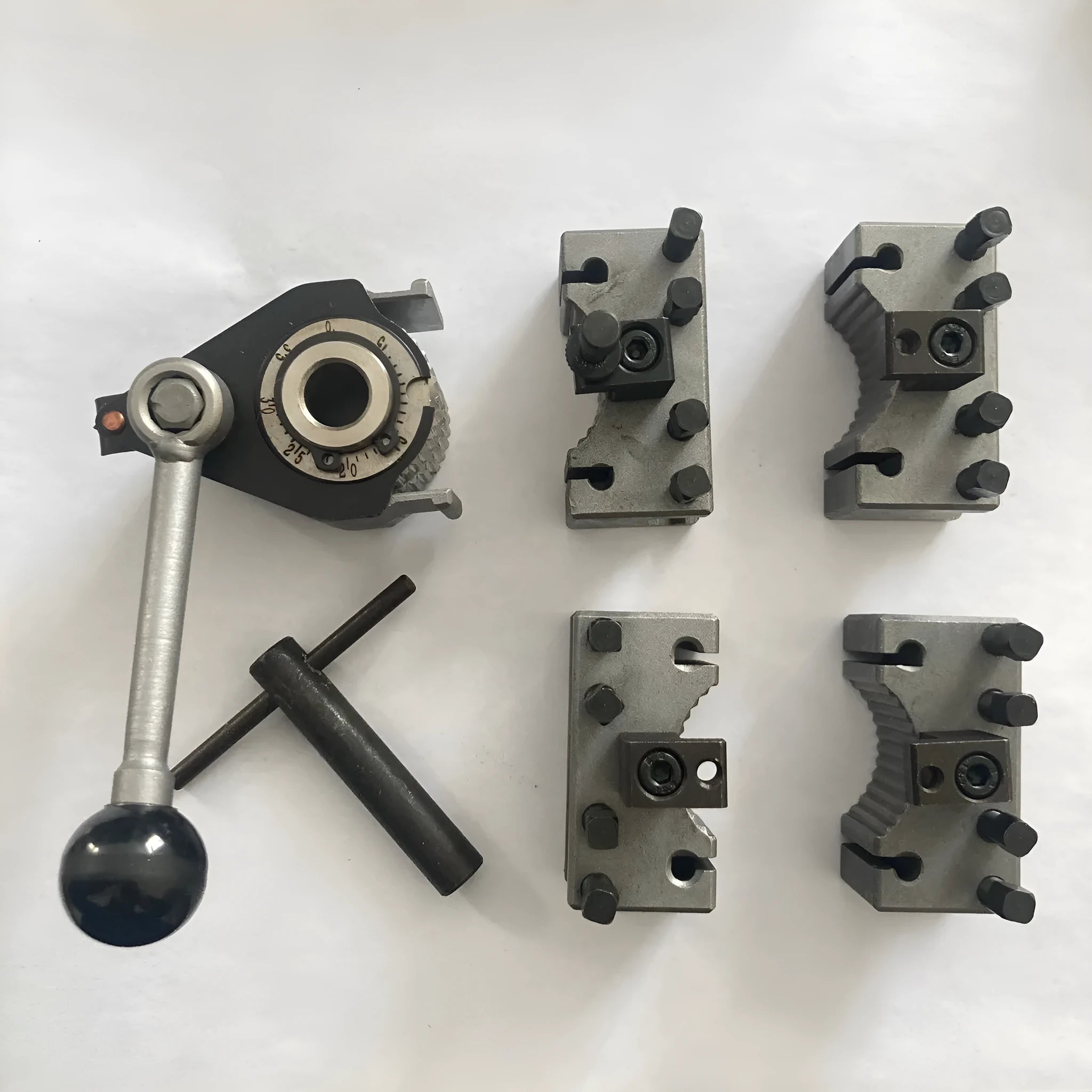 Aa type quick change tool holder for household metal lathe in alloy and iron with extra bed