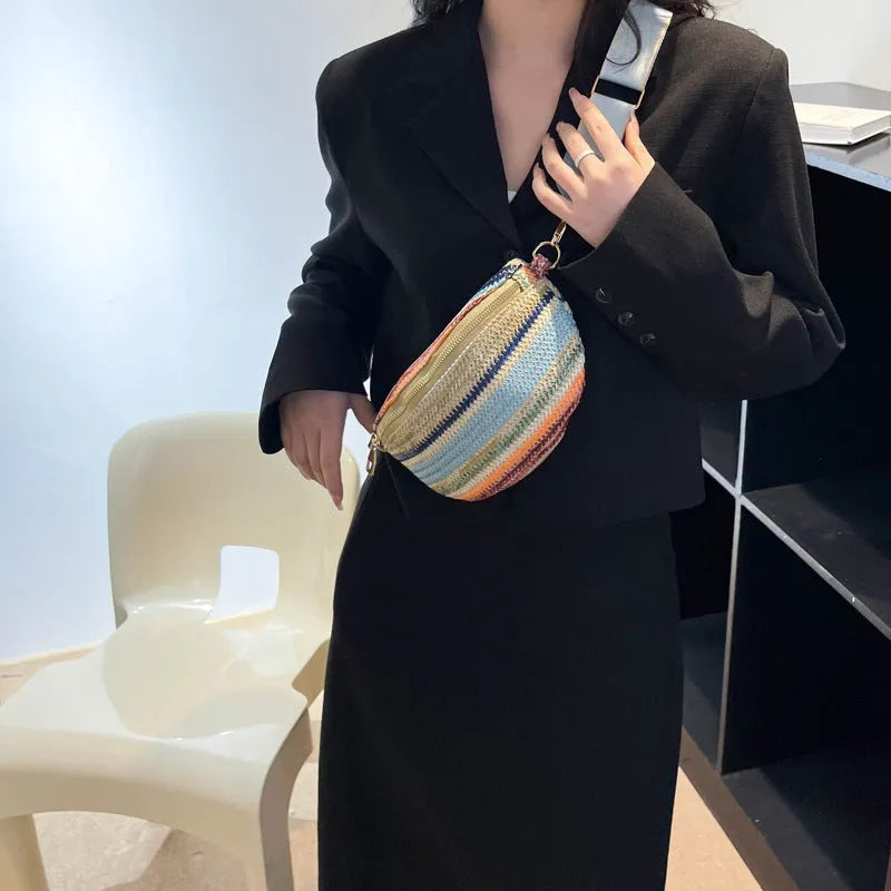 Straw woven women's shoulder bag with single strap and shell shape design