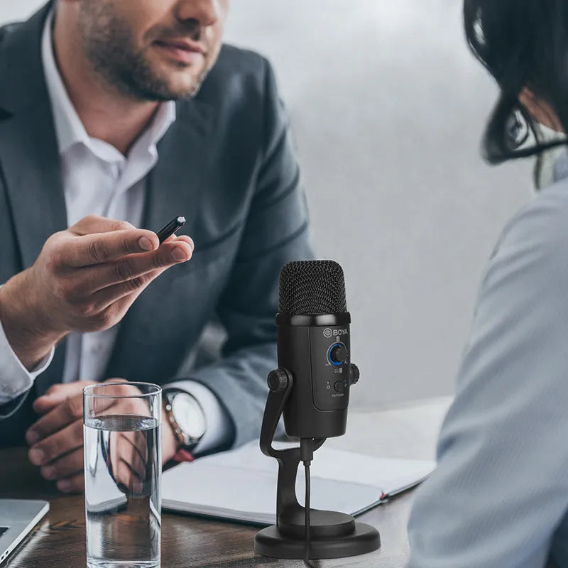 Boya BY-PM500 black USB microphone with built-in sound card, cardioid/omnidirectional patterns, Type-C interface