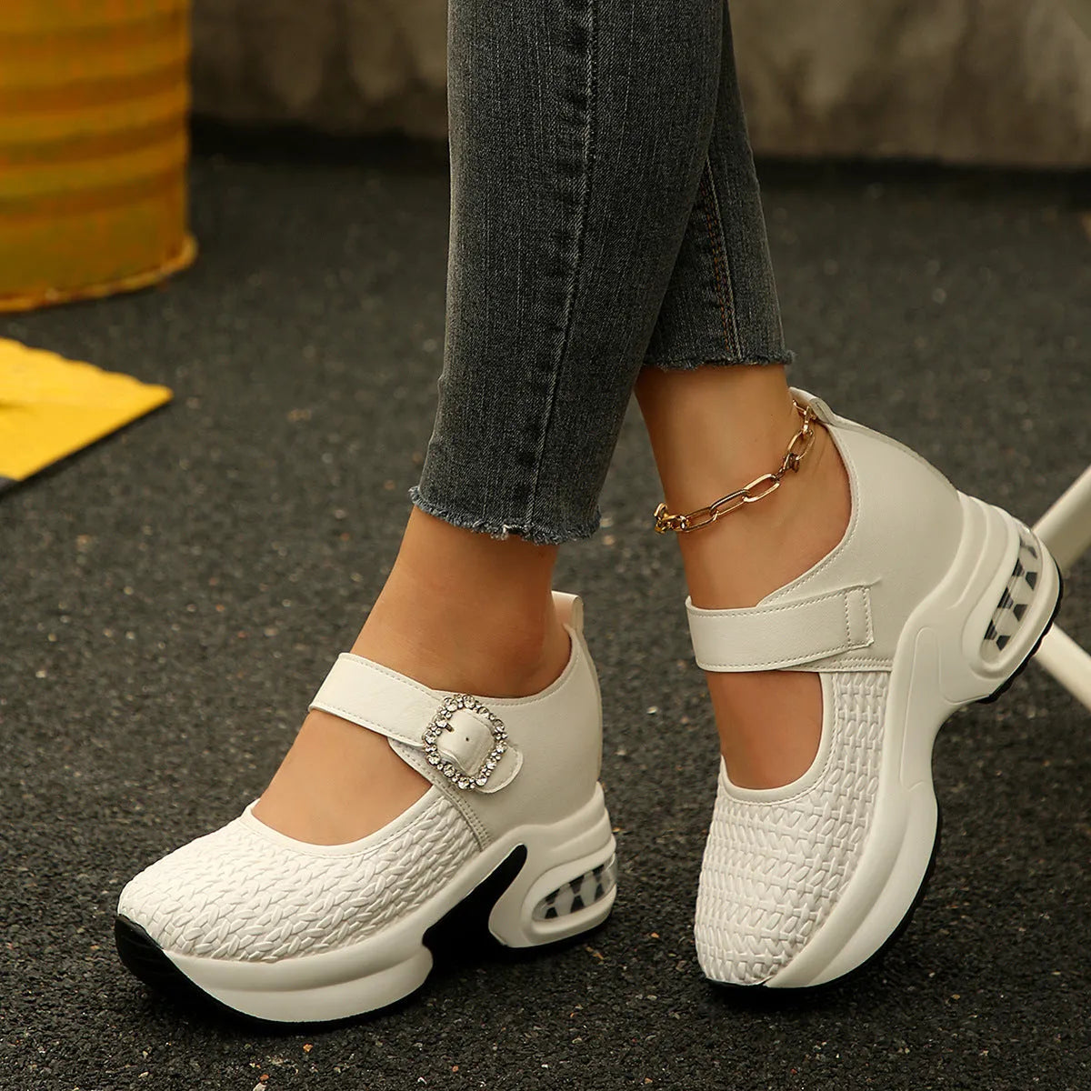 Women's low-top woven wedge shoes in black with leather lining and rubber sole, mid heel 3-5cm