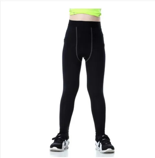 Children's black and green sportswear set showing T-shirt, trousers, and shorts on a size chart.