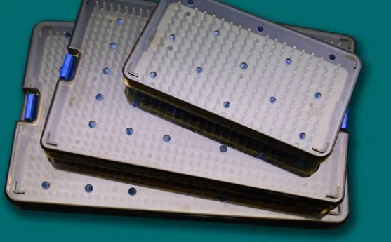 Flexible silicone disinfection box with airtight lid in three different sizes for UV sterilisation of phones.