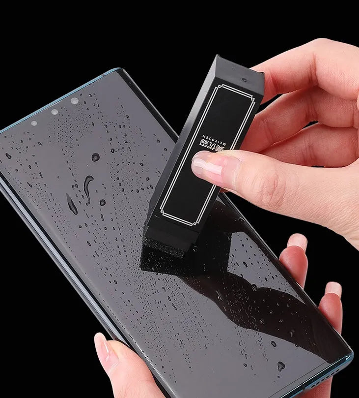 Disposable mobile phone screen cleaner kit with 40 wipes in black portable case