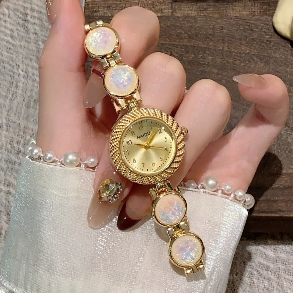 Women's round dial quartz watch in milky white with zinc alloy case