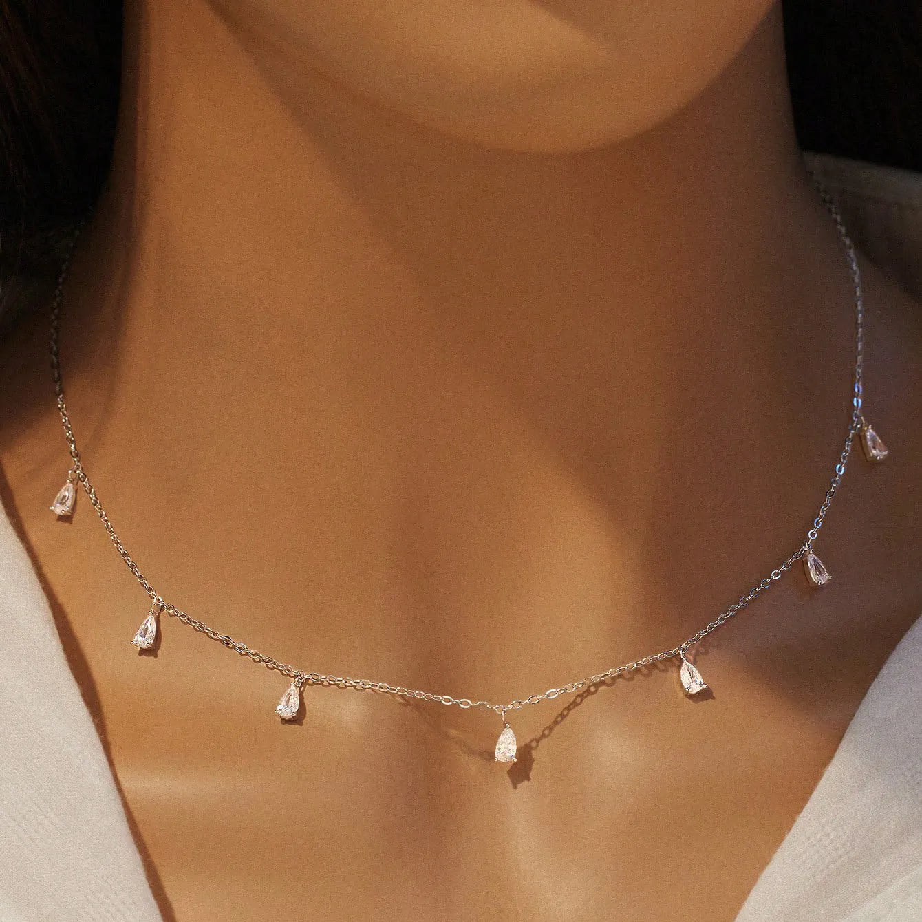Drop-shaped artificial zircon necklace on an adjustable O-chain in silver, rose gold, or golden yellow finish.