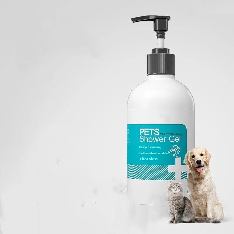 White bottle of cat bath lotion pet shampoo with 500ml capacity anti depilation and deodorising formula