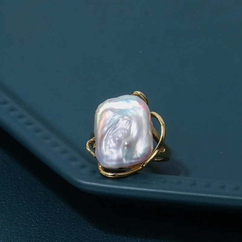 Women's baroque pearl ring with adjustable opening in gold and purple geometric style