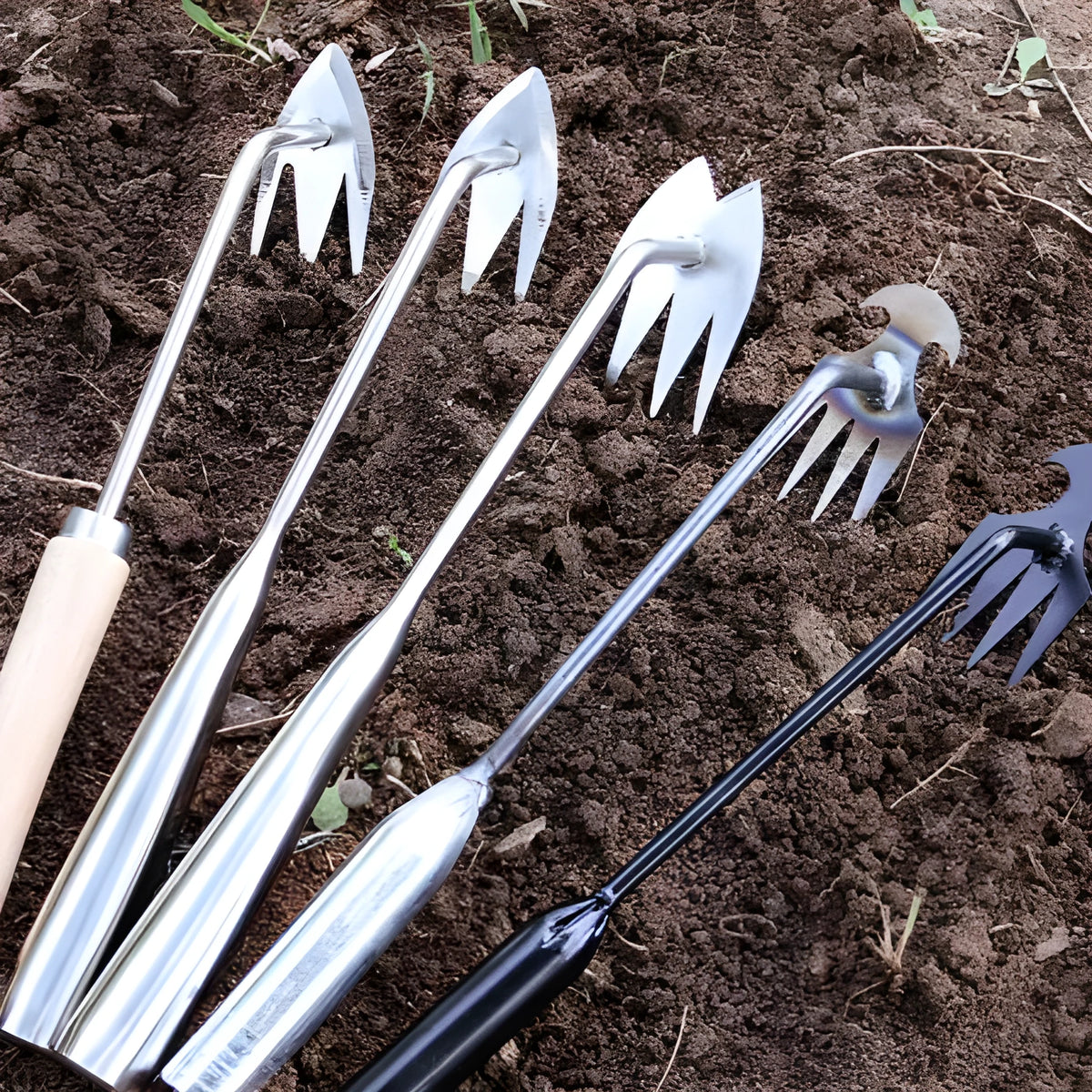 Multi-functional stainless steel weeding shovel tool for garden soil loosening and weed removal