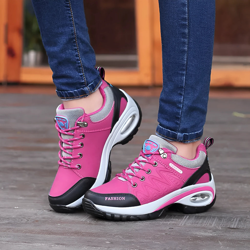 Black low-top non-slip waterproof hiking shoes synthetic leather upper flat heel outdoor walking shoes
