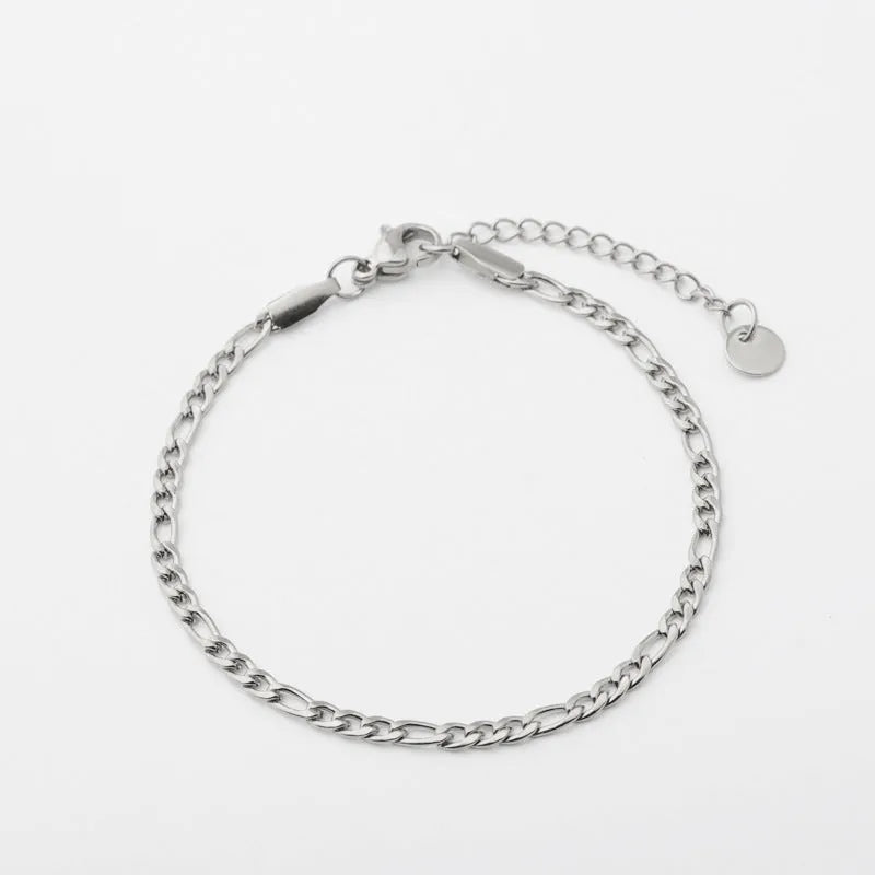 Stainless steel gold-plated Cuban minimalist bracelet in steel and gold colours, geometric shape