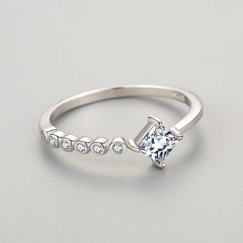 Sterling silver geometric ring with gold-plated inlaid gems, adjustable US sizes 5-9, silver colour