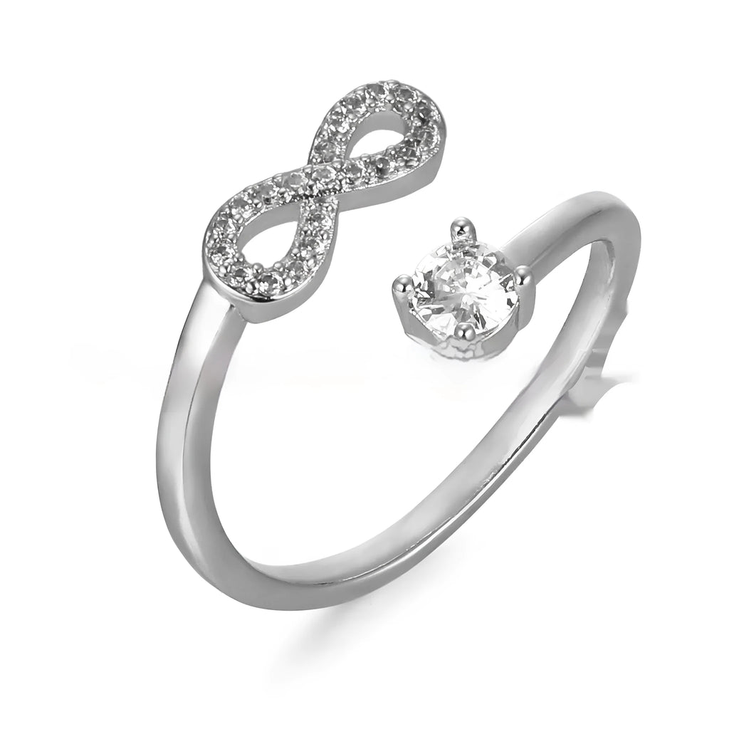 Geometric open ring with a zircon stone, personalised with a letter on a model finger.
