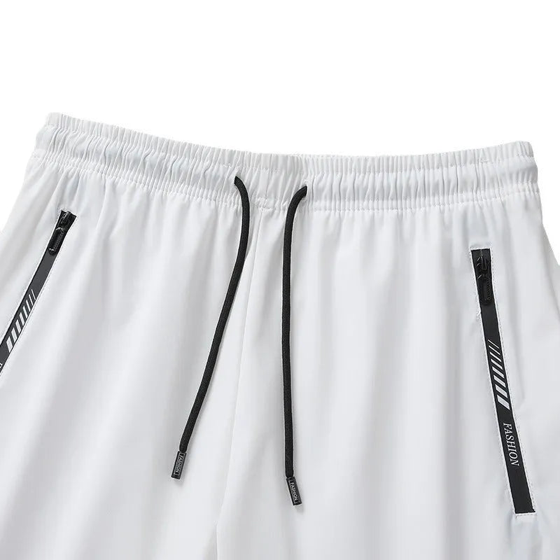 Men's black quick-drying nylon sports shorts in loose fit with fifth pants length