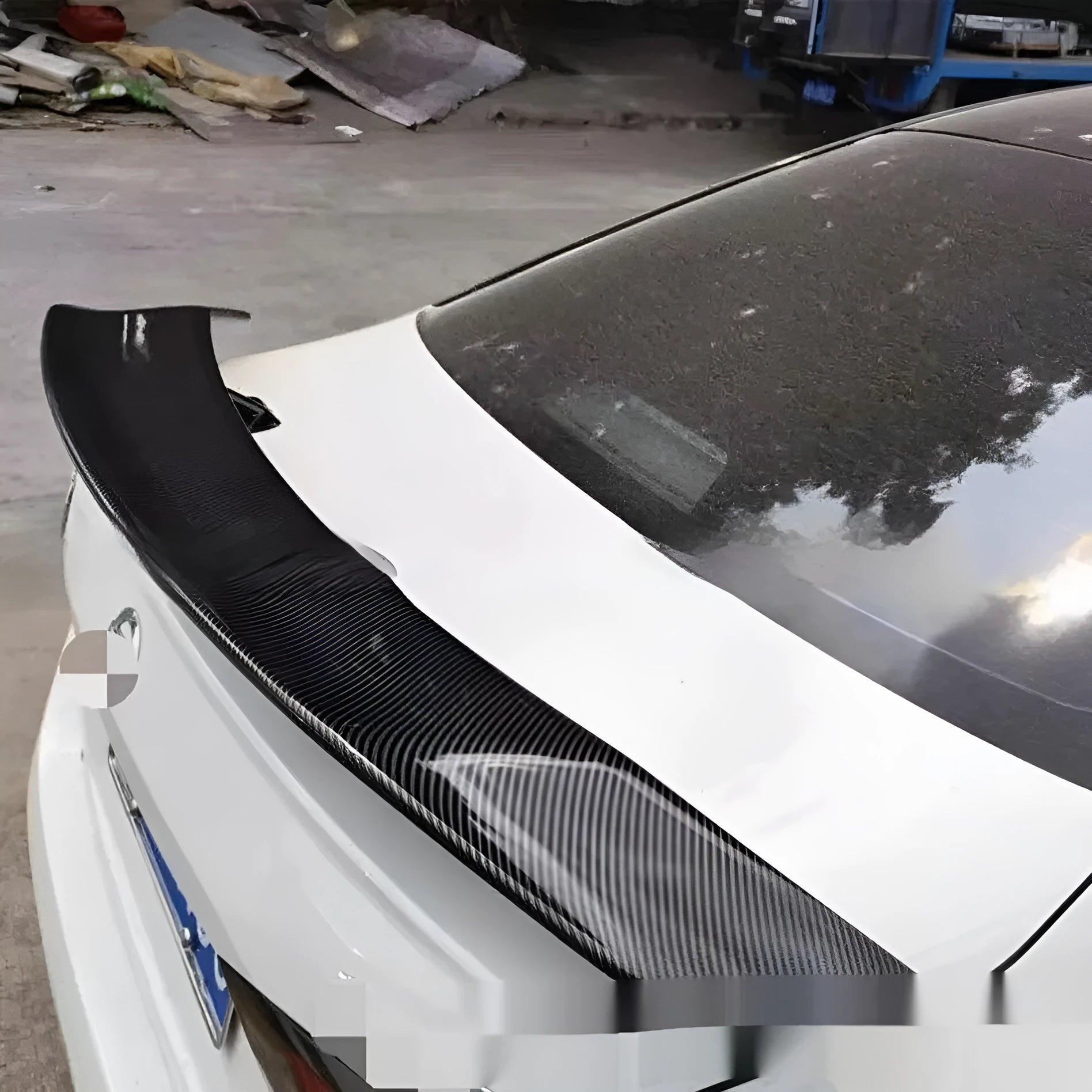 Universal punch-free ABS plastic car spoiler in bright black finish