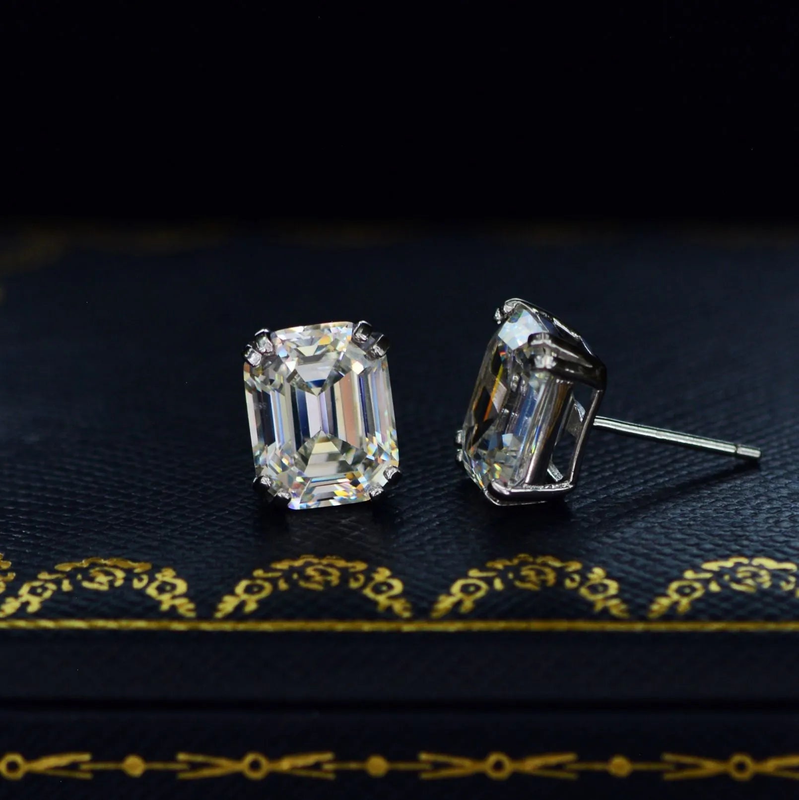 925 silver plated geometric quadrilateral earrings for women with 8x10mm main stone in white G colour