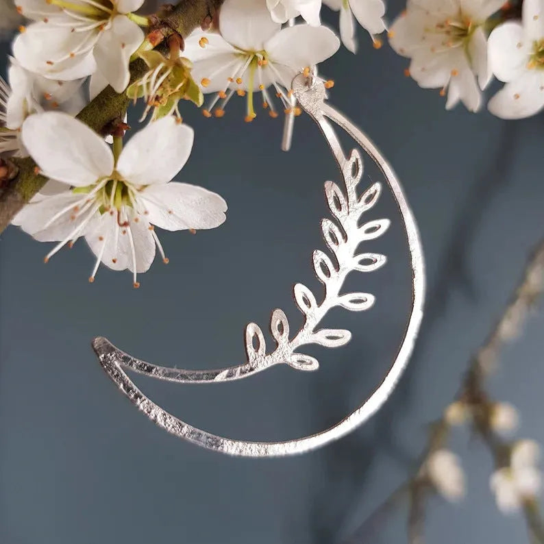 Retro moon pendant earrings for women, alloy geometric drop style in picture colour