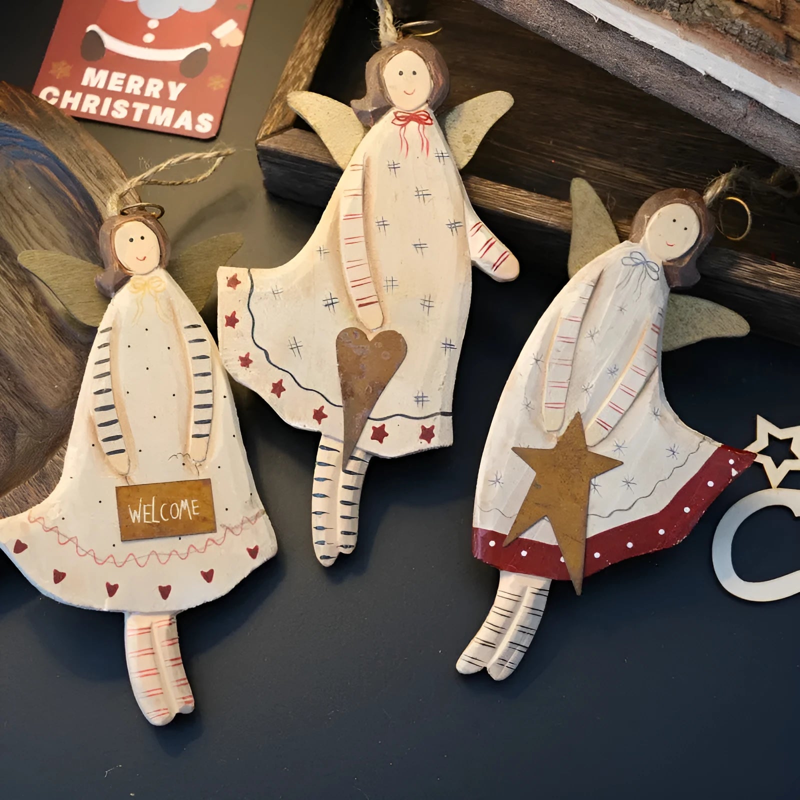 Hand-painted wooden door pendant with carved design in American country style
