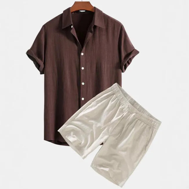 Men's solid colour short-sleeved shirt and matching shorts casual suit set.